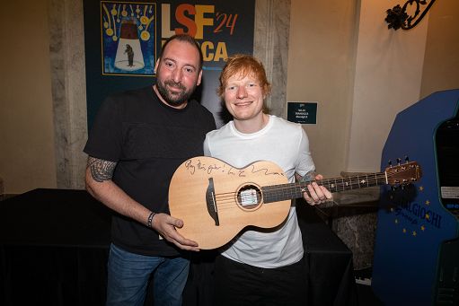 La chitarra di Ed Sheeran all’asta per l’ospedale di Massa Carrara | Giovanni Lucianelli #finsubito richiedi mutuo fino 100%